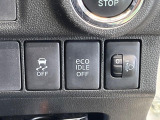 【アイドリングストップ】赤信号や渋滞で停車した際にエンジンを停止し、無駄な燃料の消費を抑えます。燃費向上や環境保護につなげる機能♪エンジンはブレーキを離せば再始動します。