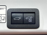 【パワーバックドア】スマートキーや運転席のボタンを押すだけでリアゲートが自動で開閉します!荷物を持っている時や、高い位置にあるバックドアを閉める際に便利な機能です♪