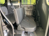 後部座席も気になるようなキズ・汚れやへたり等、大きなダメージはなく、良好な状態です。
