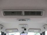 リヤシーリングファンがついていますので、後席の方も快適に過ごせますね^^