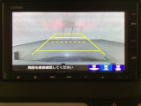 バックでの車庫入れも安心です! リアカメラが付いているバックモニター付のナビを装備しております。操作線もついており距離感も画面から確認できます。