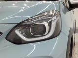 LEDヘッドライトは、点灯の瞬間から最大光量を発揮し、突然暗くなるトンネルなどでの安定感を高めます。