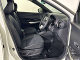 運転席側にはシートリフター機能が付いております。自分のスタイルに合った運転姿勢がとれ、快適に運転することができます。