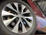【純正16インチアルミホイール】外観にマッチした純正アルミホイールを装着しております。各種社外アルミホイールや、スタッドレスタイヤも取扱いしております。是非ご相談ください♪