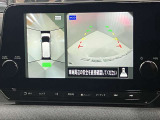 【アラウンドビューモニター】車を上から見下ろしているかのような映像で周囲の状況がひと目で確認、狭い駐車場に駐車するときも安心です♪