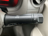 【オートライト】車のセンサーが周囲の明るさを感知し、自動でヘッドライトを点灯・消灯する機能です。この機能は夕暮れ時の交通事故が多い時間帯の安全性を高めてくれます。