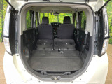 後席を格納すると、これだけの広さが!シーンに合わせたシートアレンジで、大きな荷物も積むことが出来ます♪