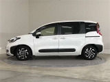 両側パワースライドドア付きだから、狭い駐車スペースなどでの 乗り降りラクラク!小さなお子さまのいるご家庭には嬉しい装備。