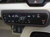 エアコンはオートエアコンでお好みの温度調整が出来、オールシーズン快適にドライブできます!さらに、運転席&助手席シートヒーターが付いてます。2段階に温度設定が可能です。