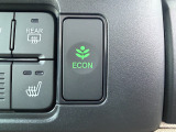 ECONスイッチ(ECONモード) エンジンだけでなくエアコンなども含めてクルマ全体を燃費優先で自動制御するECONモード。早く車内を涼しくしたい夏場など、空調を優先したい時には、スイッチを押してOF