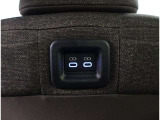 USB端子付き。スマートフォンなどの充電に便利です。