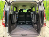 普段のお買い物や通勤、送迎等に十分な荷室スペースを確保しております。セカンドシートを倒すと、大きな荷物の積載も可能です♪