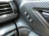運転席はシートメモリー機能が付いているので、自分以外の人がシートを動かしても、ボタン一つでセットした位置に戻せます。