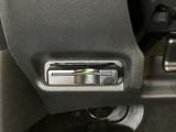 ハンドルの左下にETCがついています。高速道路の料金所の通過も楽々です。 カードの取り出しもしやすい場所についています。