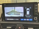 リバースギアに入れるだけで後方の表示へ切り替わります。夜間や雨の日の駐車も楽になりますよ。