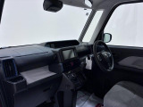 ダイハツのお店では、ダイハツ車を知り尽くしたプロフェッショナルが、専用の診断機器を使って各システムを点検しております。