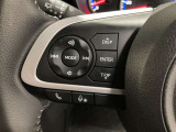 ステアリングスイッチ付き。前方から目を離すことなく操作することが可能です。