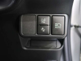 オートマチックハイビームとは、先行車や対向車のライトを認識し、ハイビームとロービームを自動で切り替える機能です。夜道の視界を確保します。