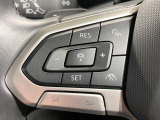 ◆クルーズコントロールにレーダーセンサーを組み合わせ、先行車を測定し設定されたスピードを上限に自動で加減速を行います。一定の車間距離を維持することで、長距離走行でのドライバーの疲労を低減させます。