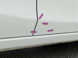 運転席ドアの下に小さなキズが多数確認出来ます