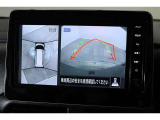 車両を上から見たような映像表示するパノラミックビューモニター付き!