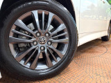 【純正アルミホイール】外観にマッチした純正アルミホイールを装着しております。各種社外アルミホイールや、スタッドレスタイヤも取扱いしております。是非ご相談ください♪