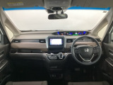 【前方視界】開放的な前方視界!運転がしやすく疲れにくいです♪窓が大きく、見通しがとっても良いおクルマですよ♪