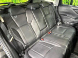 後部座席も気になるようなキズ・汚れやへたり等、大きなダメージはなく、良好な状態です。