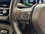 運転中、オーディオの操作をしてて、ハッとしたことはありませんか?ステアリングスイッチは、運転中でもハンドルでオーディオの操作が可能です。安全なドライブをサポートします。