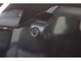 現代の車社会の必需品。ドライブレコーダー装着。エンジン始動後の一部始終を記録します。