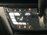 段差のないパネルスイッチのオートエアコン付きです。予め温度設定すれば後はセンサーが感知して設定温度を保ってくれますので快適なドライブが楽しめます。雨の日のガラスの曇りもなく安全な運転ができます。