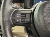 ステアリングにオーディオ操作スイッチが付いています。オーディオ画面に直接タッチしなくても操作が出来ますので、運転に集中できます。