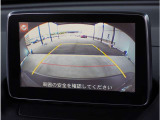 【バックカメラ】駐車が苦手な方でも安心してお乗りいただけます。リバース連動で画面が切り替わるのでとっても便利です。今や後方確認の必須アイテムですよね。