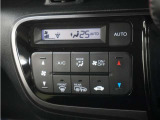 フルオートエアコン搭載。好みの温度に設定するだけで、風向や風量を自動でコントロール!いつでも快適な車内環境に。