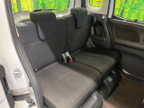 後部座席も気になるようなキズ・汚れやへたり等、大きなダメージはなく、良好な状態です。