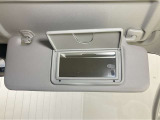 【運転席サンバイザー】鏡が付いているのでメイク直しなどにも便利★