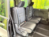 後部座席も気になるようなキズ・汚れやへたり等、大きなダメージはなく、良好な状態です。