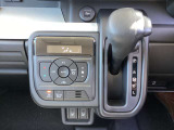 オートエアコンはもちろん、両席のシートヒーターもあります。4WDのお車なので、ヒ―テッドドアミラーも搭載され、東北地方の雪国では重宝されます。