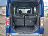 後席を倒すと荷室が更に広くなります!
