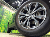 【純正アルミホイール】外観にマッチした純正アルミホイールを装着しております。各種社外アルミホイールや、スタッドレスタイヤも取扱いしております。是非ご相談ください♪