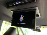 【フリップダウンモニター】大画面モニターで後席でもエンタメをお楽しみいただけます。小さなお子様にも大人気の装備です♪