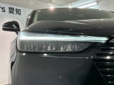 LEDヘッドライトは、点灯の瞬間から最大光量を発揮し、突然暗くなるトンネルなどでの安定感を高めます。