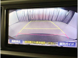 バックガイドモニターで、後方を確認しながら安心して駐車することができます。運転初心者も熟練者も必須の機能ですよ!
