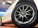 【15インチアルミホイール】外観にマッチしたアルミホイールを装着しております。各種アルミホイールや、スタッドレスタイヤも取扱いしております。是非ご相談ください♪