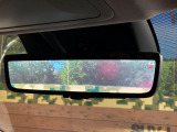 【デジタルインナーミラー】後席の大きな荷物や同乗者で後方が確認しづらい時でも安心!カメラが撮影した車両後方の映像をルームミラー内に表示。クリアな視界で状況の確認が可能です!