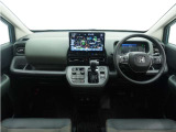 ◆視界広々で非常に運転しやすくロングドライブでも疲れを感じさせないすっきりとまとまったインパネ周りです。