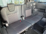3列目シートはもちろん状態良好☆大人でもゆったりと座って頂けますので、大人数でのお出かけもラクラクです♪ご家族で、気の知れた仲間で、ドライブに行くのが楽しみですね♪