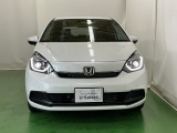LEDヘッドライトを装備しています。LEDヘッドライトはとても明るく、雨の日や夜間走行も安全・安心です。オートライトコントロール付きで周囲の明るさに応じて自動で点灯・消灯します