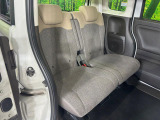 後部座席も気になるようなキズ・汚れやへたり等、大きなダメージはなく、良好な状態です。