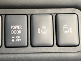 【両側パワースライドドア】スマートキーや運転席のスイッチで後席両側スライドドアの開閉が可能♪電動だから力を入れてドアを開ける必要が無く、小さなお子様でも簡単に開け閉めでき快適です♪
